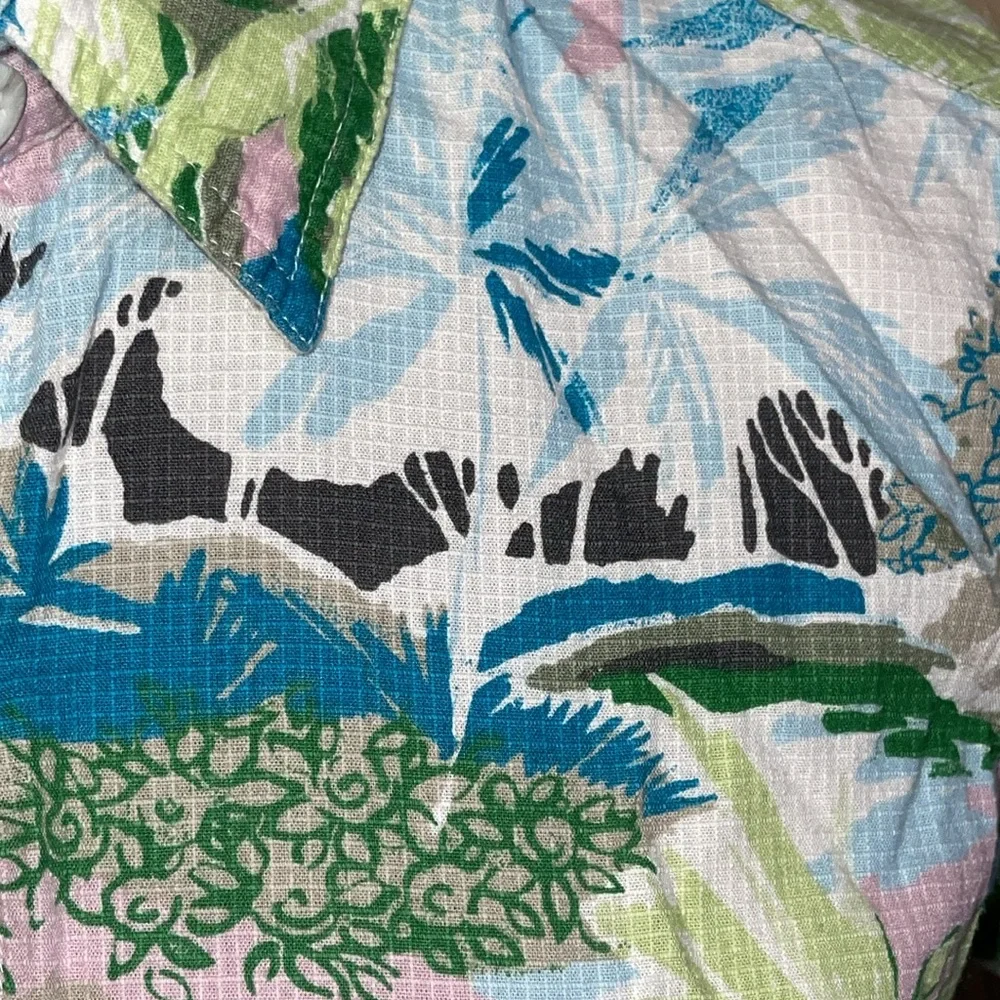 Columbia Women’s Short Sleeve Button Blouse Shirt Size Small - Picture 2 of 6